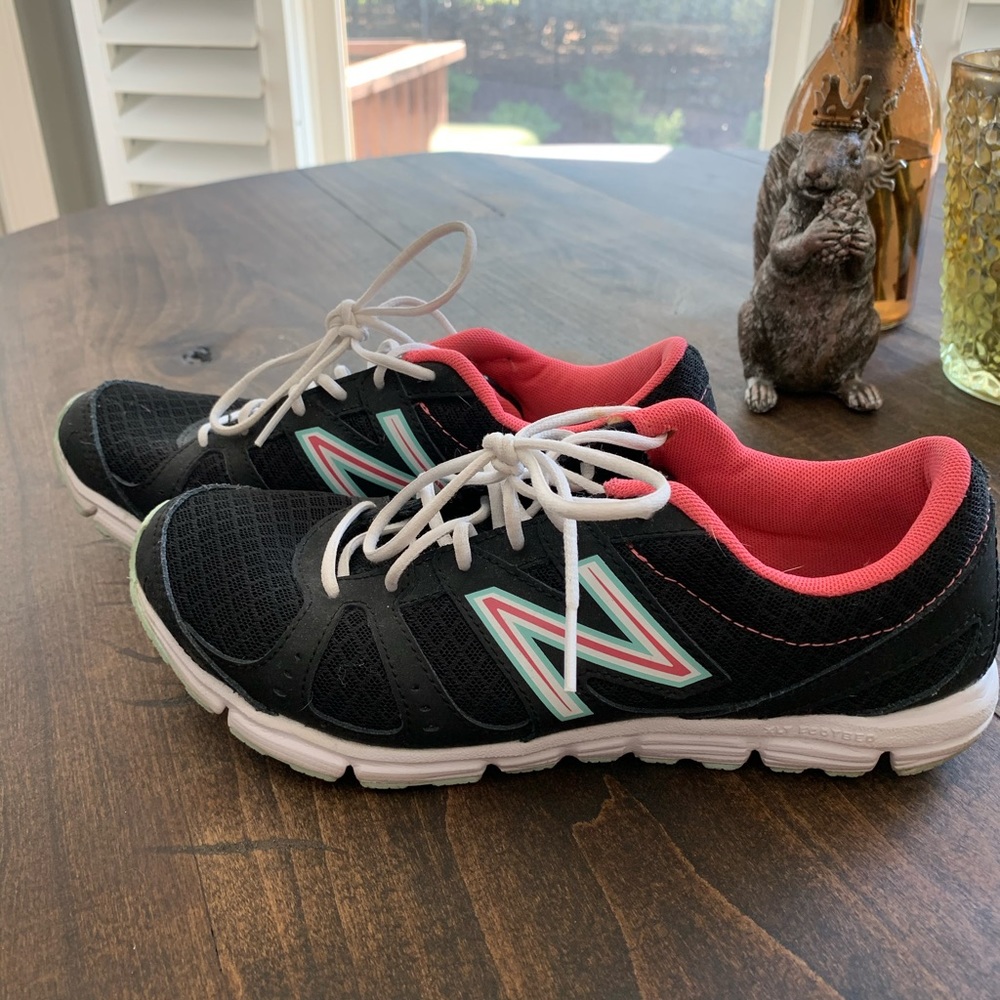 New Balance tennis shoes